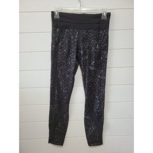 Lululemon women size 4 leggings black with spiderweb print zippered pockets mesh